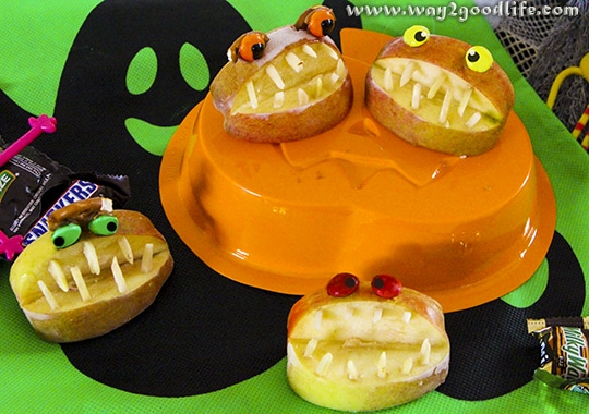 These apple monster jaws can be made in few minutes