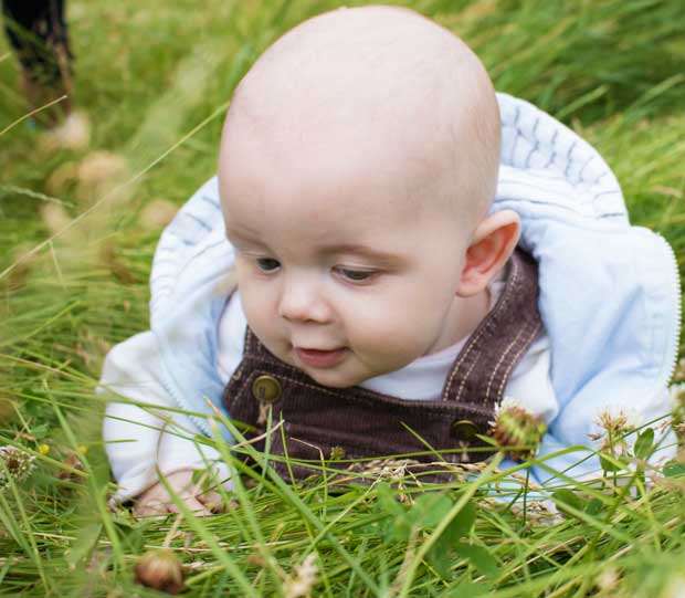baby-in-grass