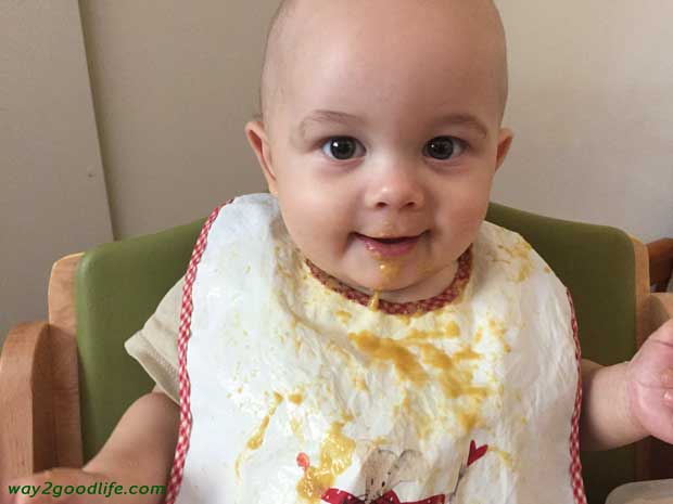 Introducing-solid-foods-to-baby---Messy-baby