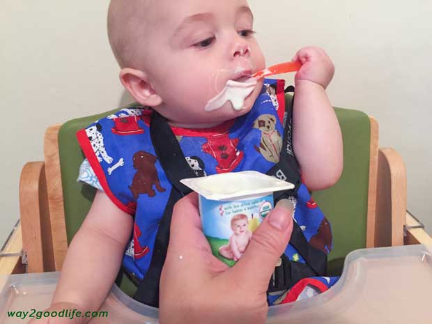 Introducing-solid-foods-to-baby---eating-yogurt
