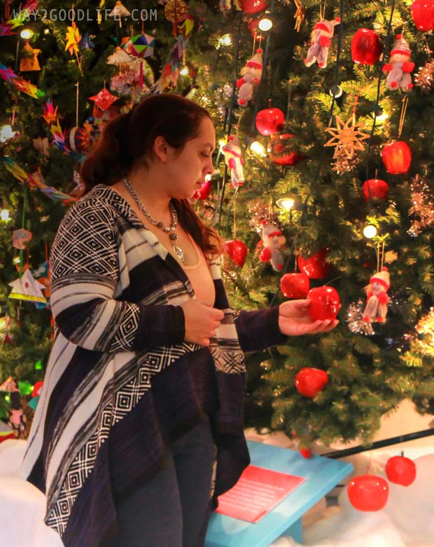 Apple-on-Christmas-Tree