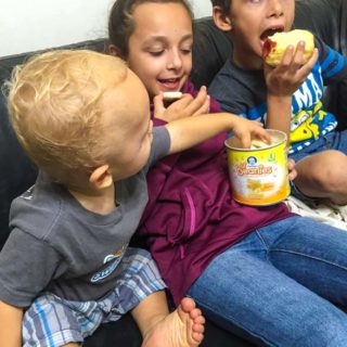 Kids share Beanies snacks - tricks to feeding a picky toddler