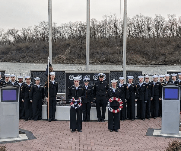 Navy League sea cadets participate in wreaths across america